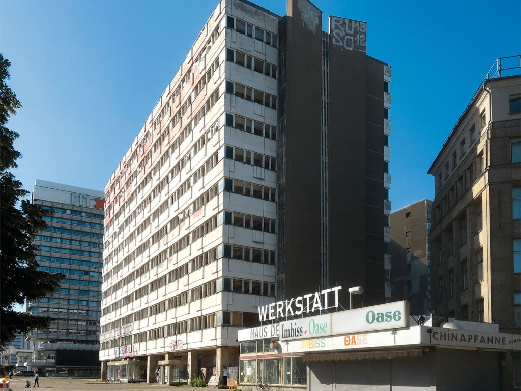 Der DDR Bau, das Haus der Statistik, am Alexanderplatz